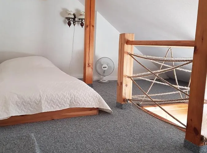 Elvina Πανσιόν